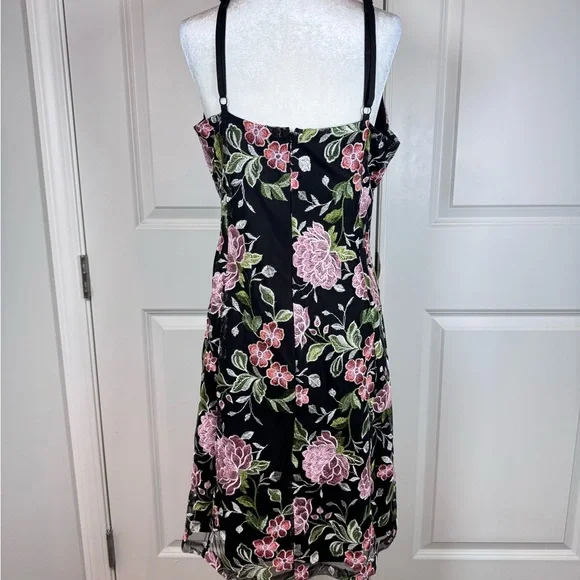 GUESS Black Embroidered Floral Fit & Flare Cocktail Party Dress Size 14 - Picture 3 of 11